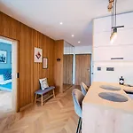 Luxury W. Views In Old Town Apartment *